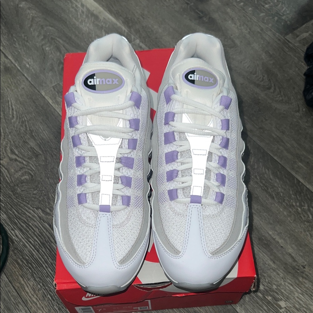 Nike Air Max 95 nwt OG DS size 7.5w 6m White and Lavender Sneakers